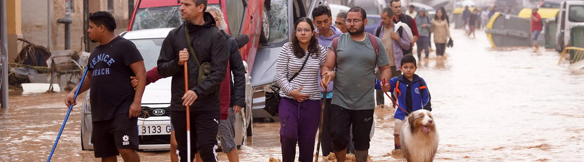 Family emergency preparedness kit and supplies for a 72-hour disaster kit