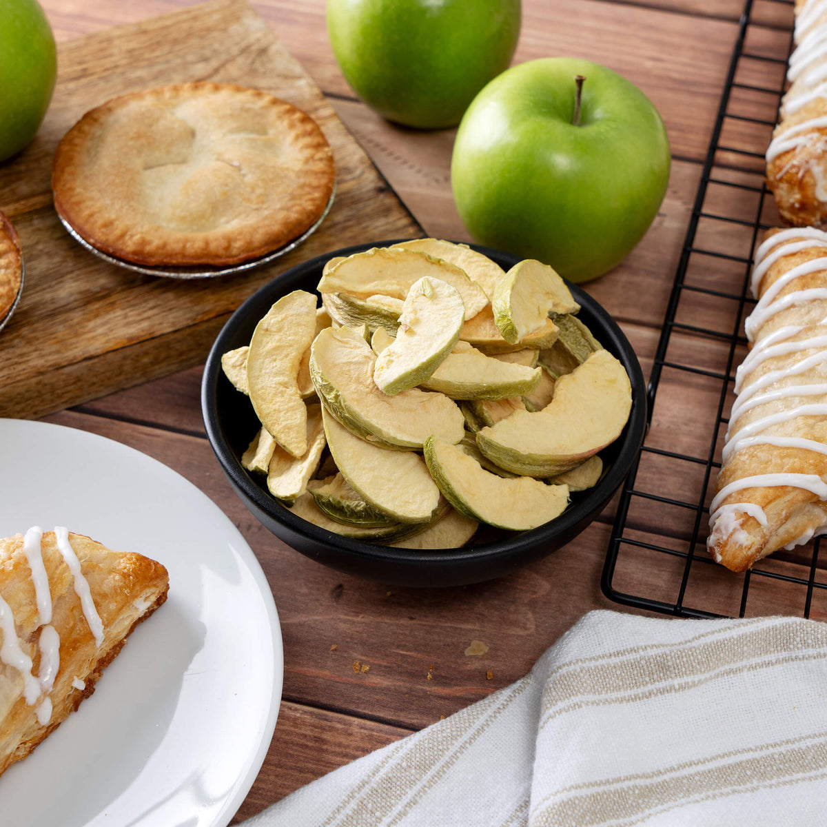 Freeze-dried apples prepared with fresh apples